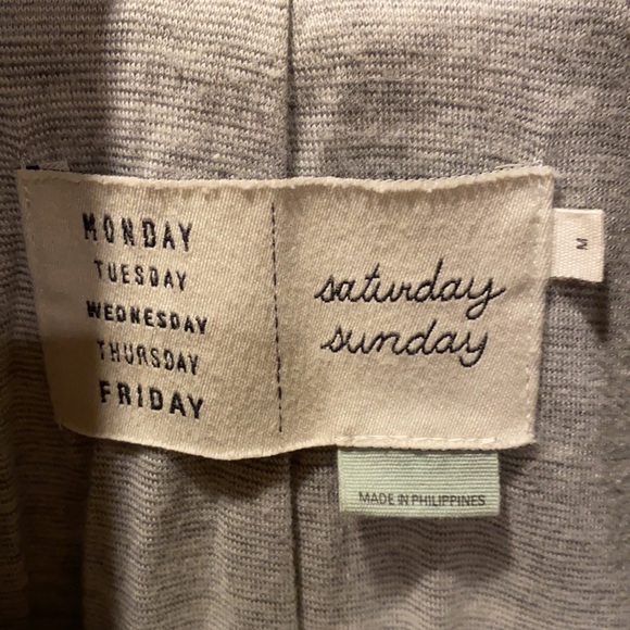 Stylish gray sweatshirt vest to wear on cool days - Picture 2 of 5